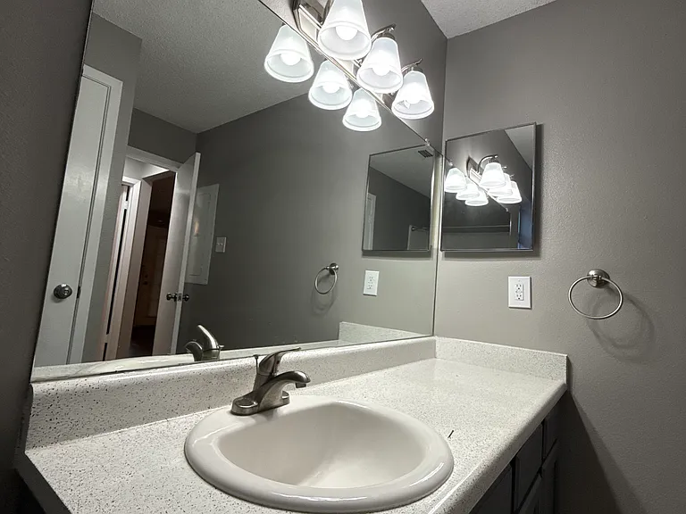 331 W Mistletoe Ave #201 — Photo 16