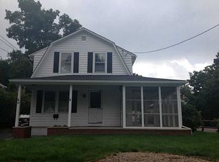 34 Beach Rd, Bristol, RI 02809