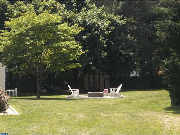 5th image of 809 Holly Ct