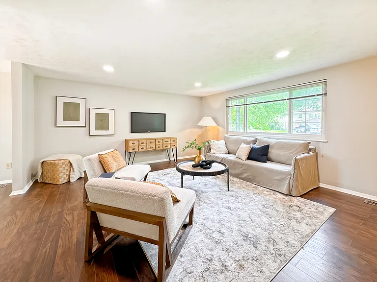4214 Hanover Dr — Photo 3