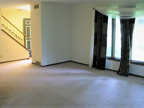 4th image of 404 Heritage Cir N #1