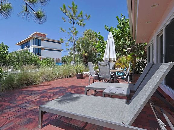 2nd image of 153 Beach Rd #2