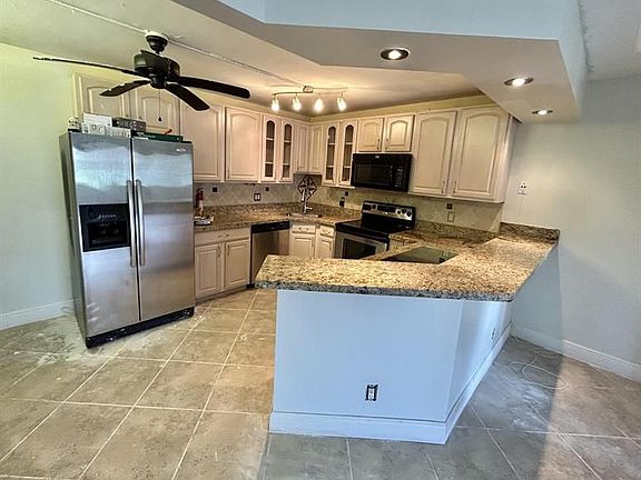 3rd image of 711 Sunny Pine Way APT E1