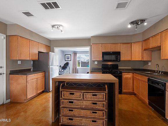 4th image of 1019 E Cheryl Drive