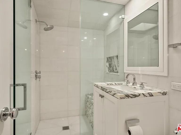 936 Palisades Beach Rd — Photo 24