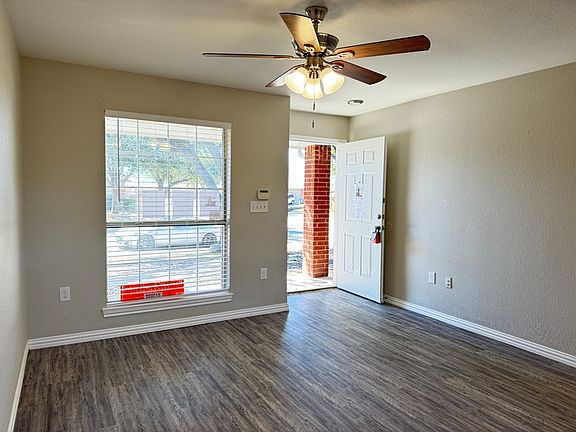 3rd image of 959 Vecinos Blvd