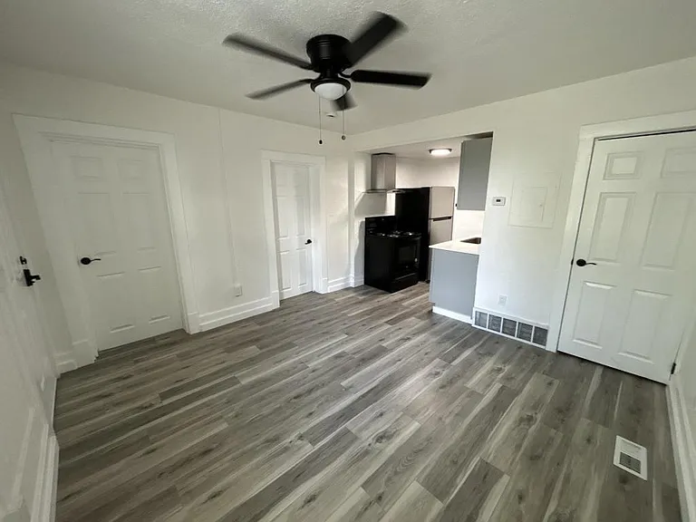 2102 Jefferson Ave — Photo 8