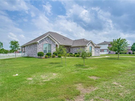4th image of 158 Portales Dr