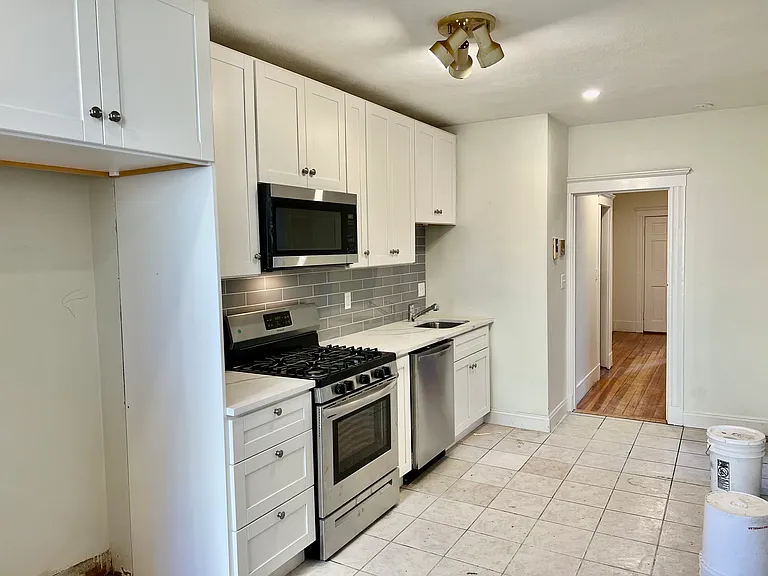 48 Endicott St #2R — Photo 5