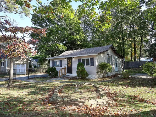 7 Hawthorne Ave, Nesconset, NY 11767