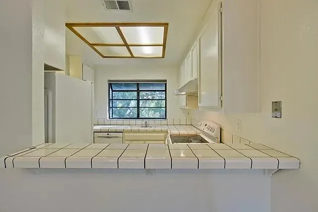 1400 Bowe Ave #2008 — Photo 8