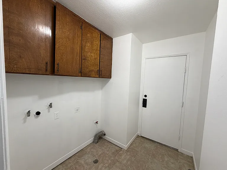 464 W Lincoln Ave — Photo 9