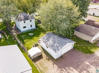 211 4th St, Proctor, MN 55810