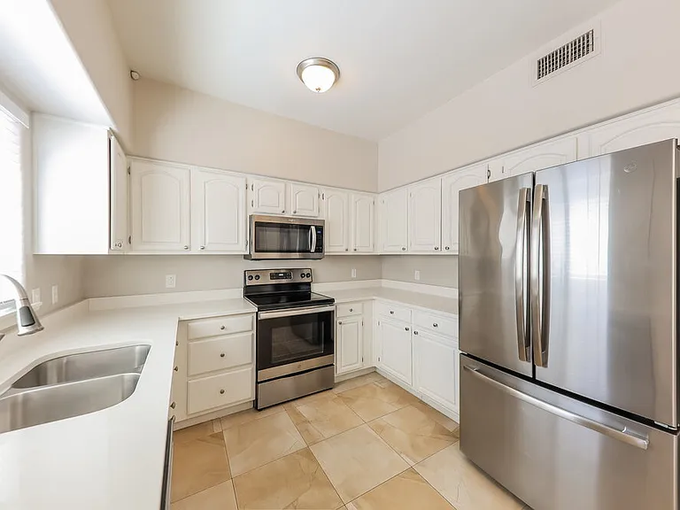18039 N 12th Pl — Photo 7