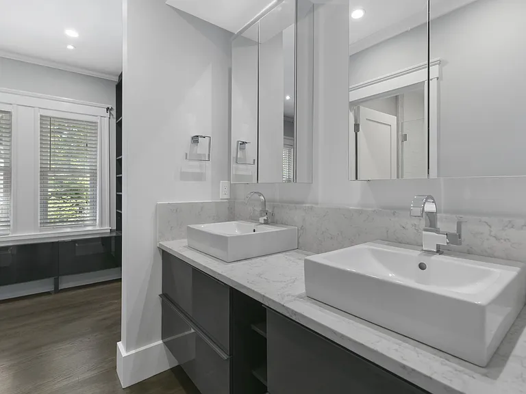 61 Huron Ave — Photo 8