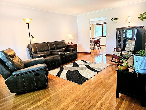 4th image of 810 Janet Dr