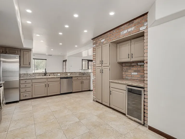 16915 E Jacklin Dr — Photo 11