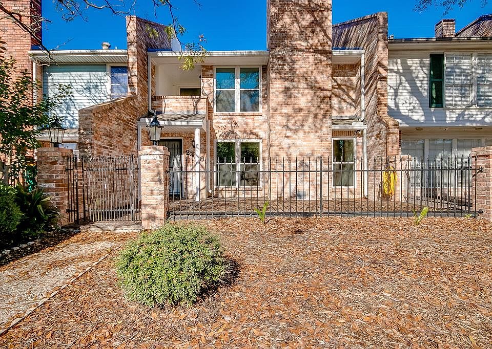1st image of 2448 Country Club Dr