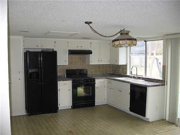 3rd image of 7504 Loganberry Dr