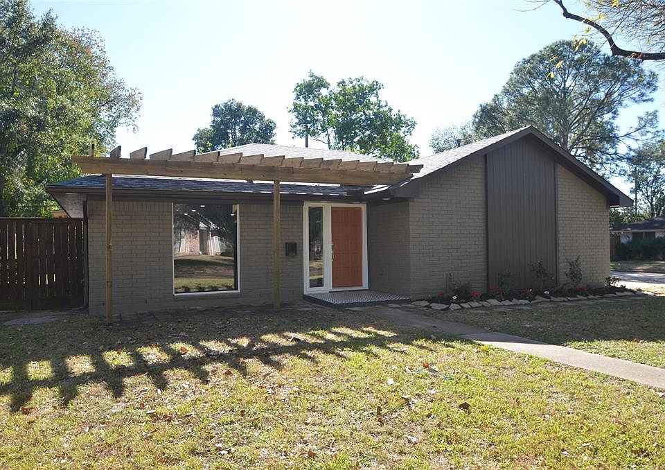 1st image of 5915 De Lange Ln