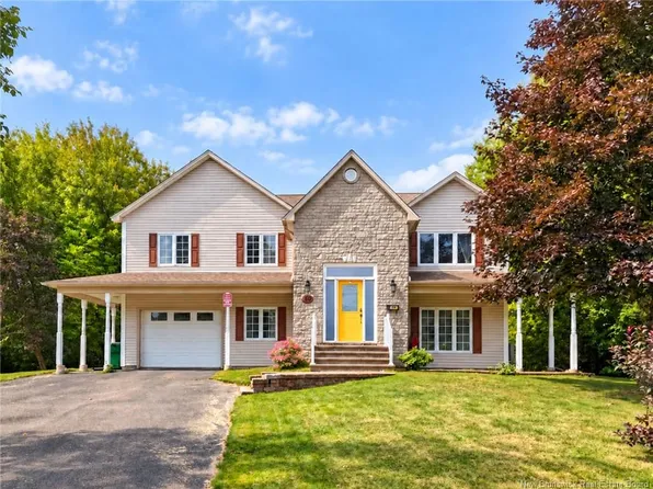 30 Faith Ct, Fredericton, NB E3B 9H6