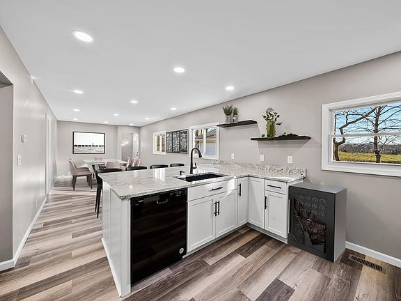 5th image of 1510 Renfrew Dr