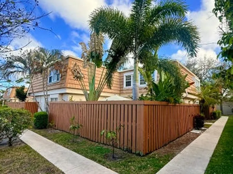 11584 Winchester Dr — Photo 5