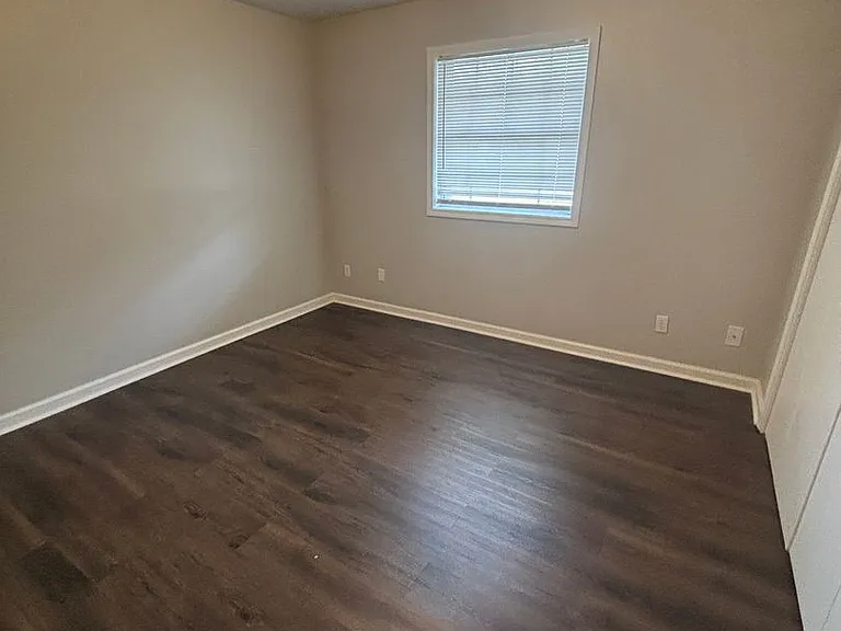 215 Louisville Rd — Photo 10