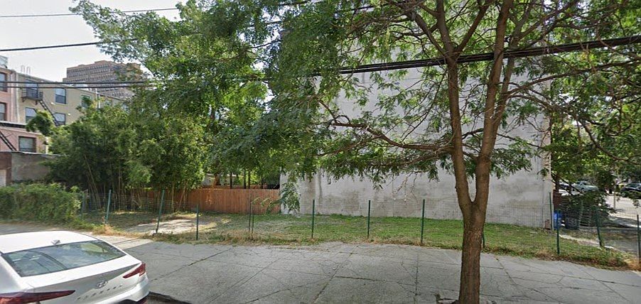 2nd image of 160 Sussex St