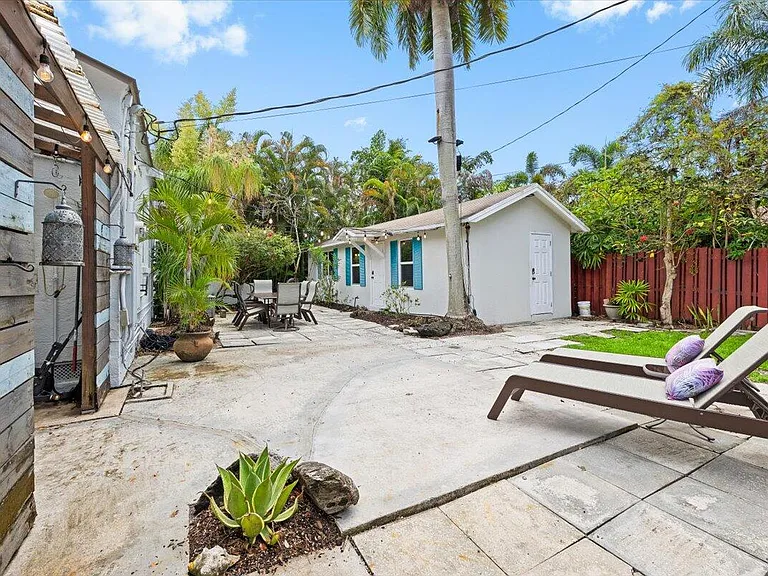 305 NE 14th Ave — Photo 30