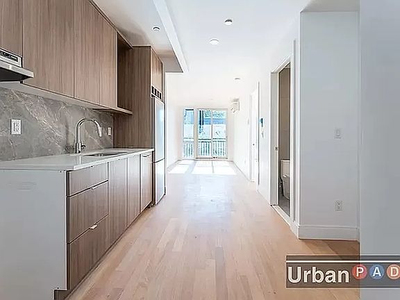 3rd image of 305 Kingsland Ave APT 4B