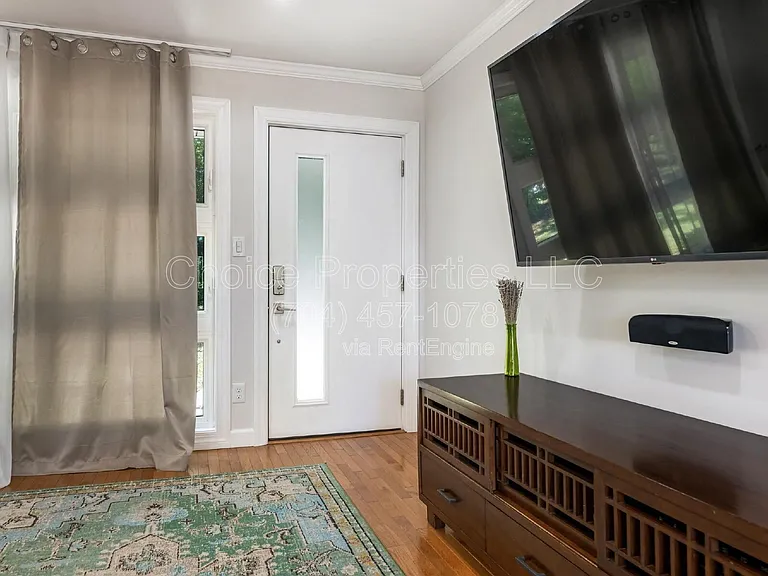611 Poindexter Dr — Photo 10