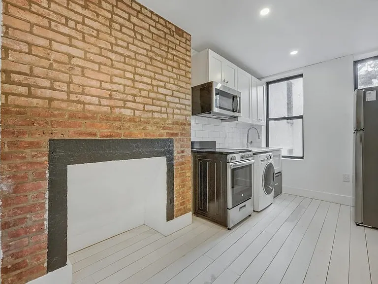 317 E 5th St #2A — Photo 3