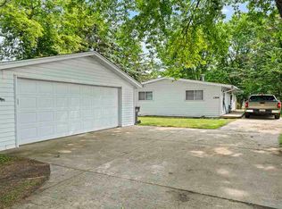 1304 Candlewick Dr NW, Poplar Grove, IL 61065