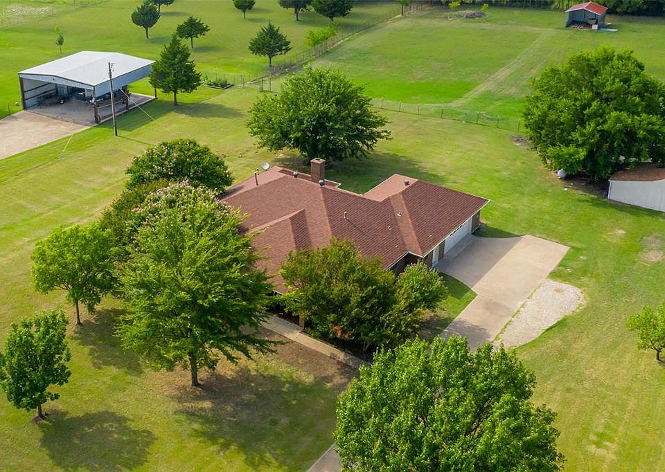 1st image of 10 Kimberly Ln