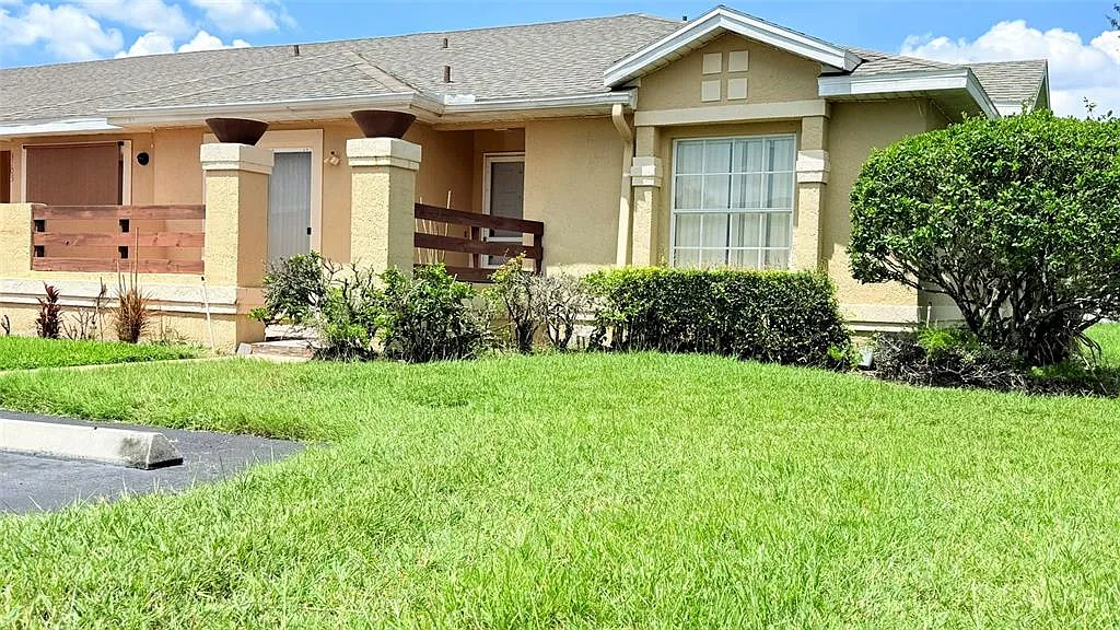 3 bed, 2.0 bath, 1109 sqft, $1,900 — Photo 3