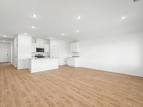 2nd image of 3101 Laredo Ln