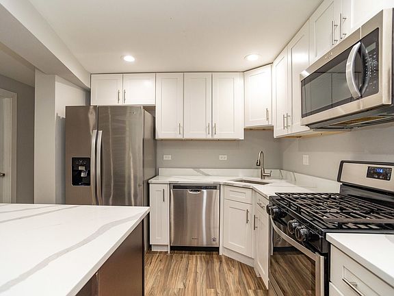 3rd image of 4906 N Rockwell St #G