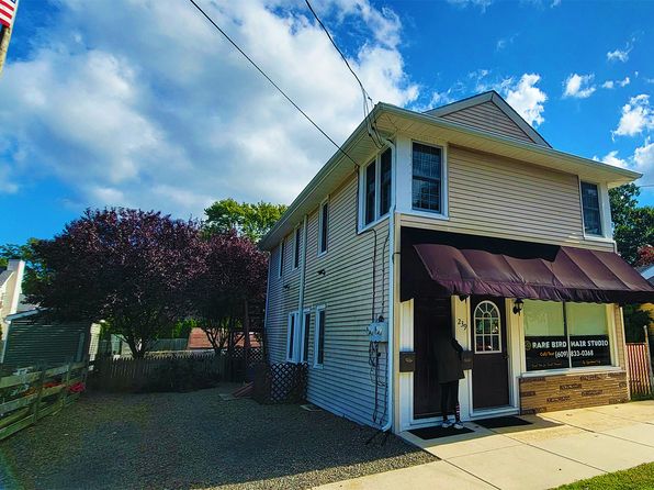 239 Roosevelt Ave #2