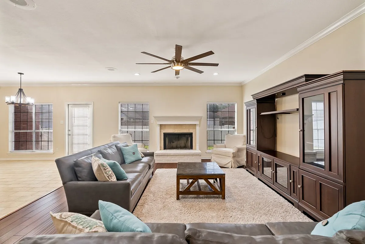 7030 Chiswick Dr — Photo 3