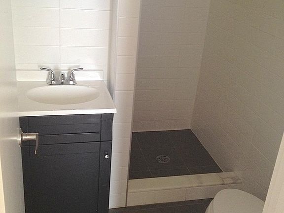 4th image of 37 Meserole St