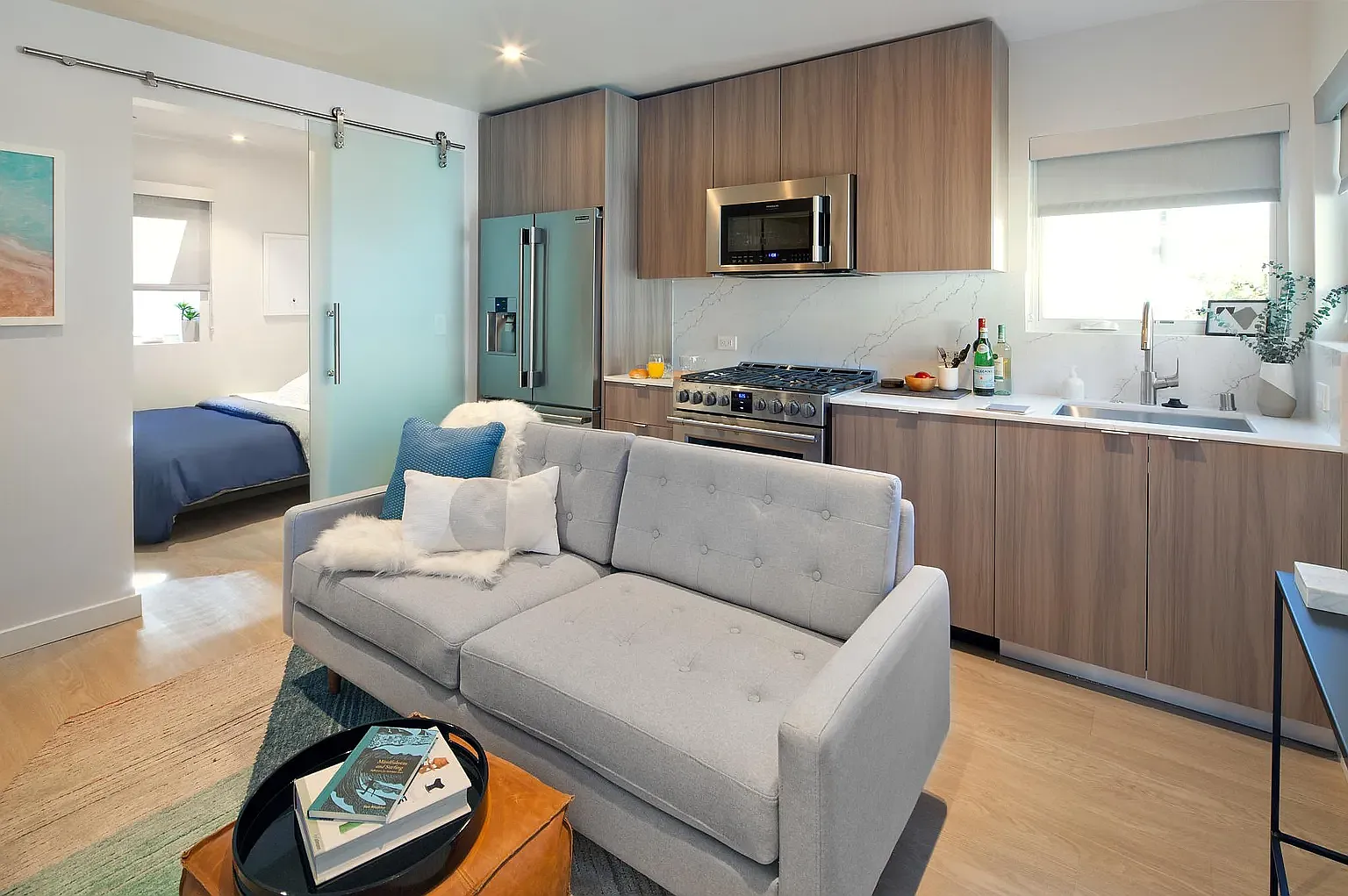 2 bed, 600 sqft, $3,295 — Photo 2