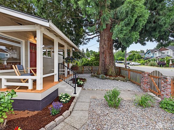 5th image of 10016 SW 42nd Ave.