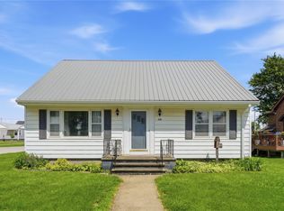 404 Hall Ave, Lowden, IA 52255