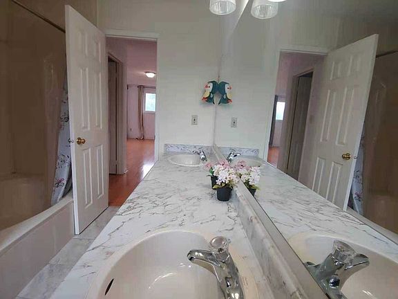 3rd image of 355 Church St S