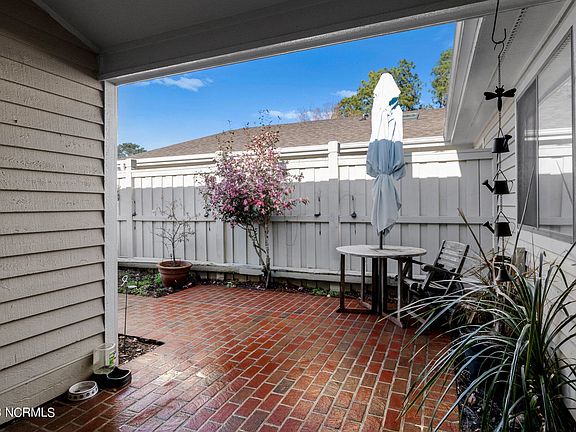 5th image of 226 Inland Greens Cir