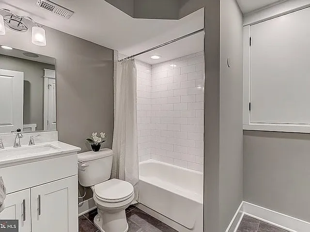 3426 Dillon St — Photo 4