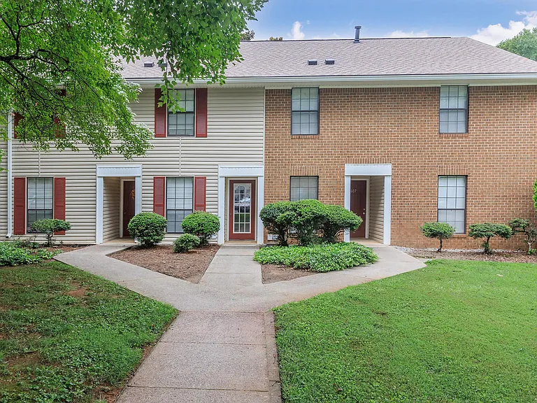Ashley Oaks Apartments — Photo 10