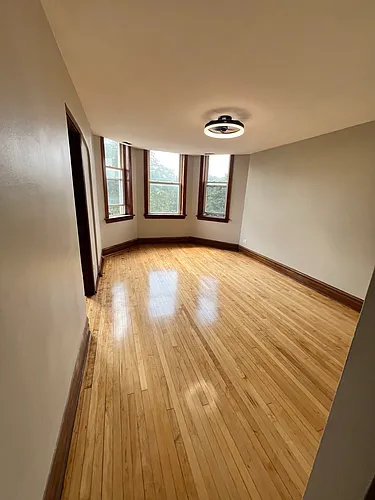 2436 W 54th St #3 Photo 1