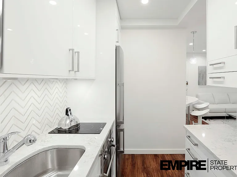150 W 51st St #1223 — Photo 6